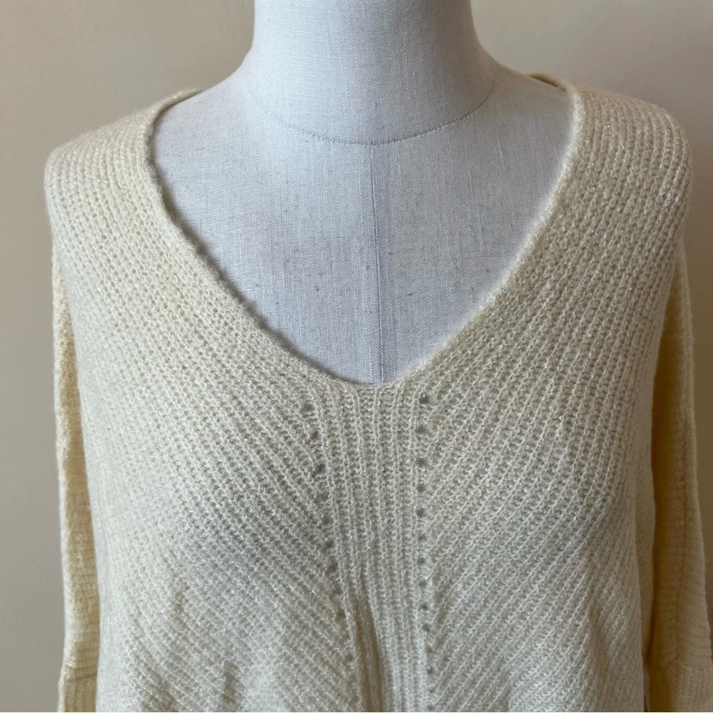 Lulus Emerson drop shoulder v-neck sweater cream 689